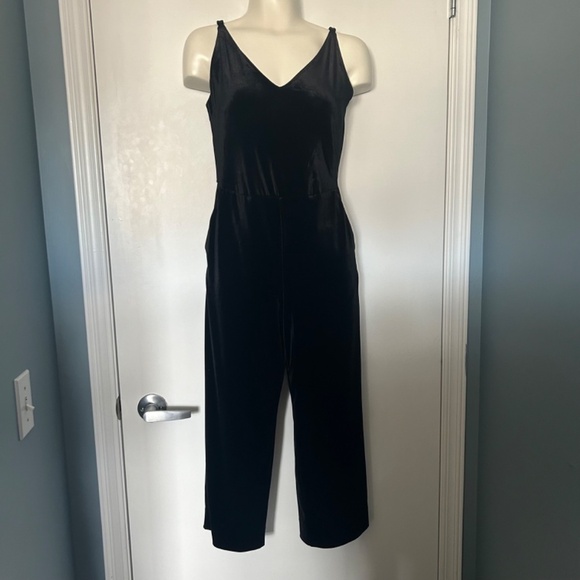 Banana Republic Black Velvet Cropped Leg Jumpsuit - Picture 16 of 16